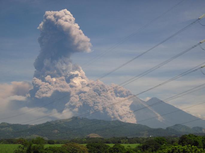Volcan-de-Fuego-en-Erupcion